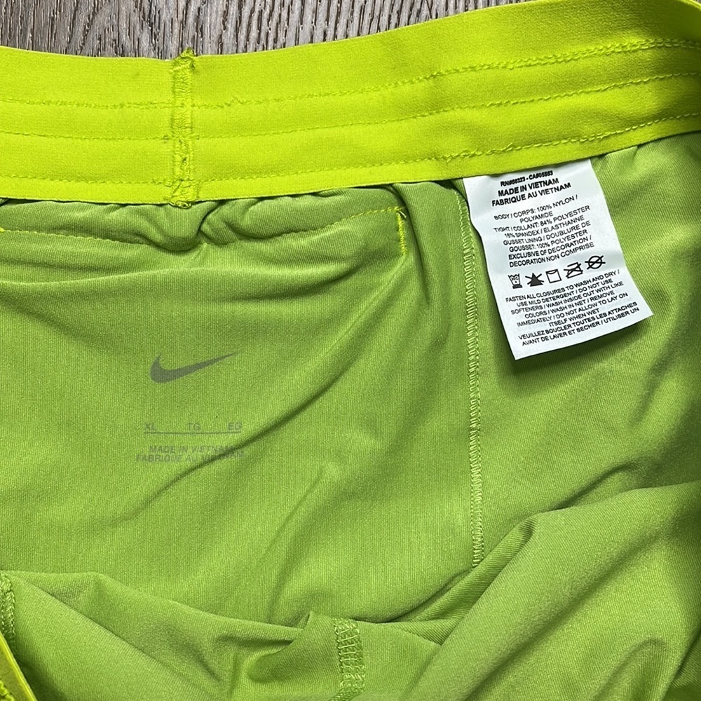 Women’s Nike Green Tempo Luxe Running Shorts XL - Picture 8 of 9